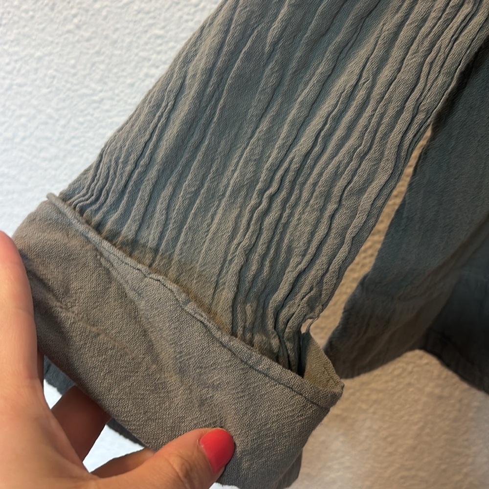Essence cuffed sleeve basic top - Picture 2 of 6